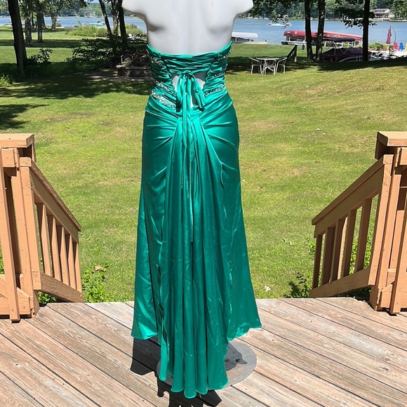 Mori Lee Madeline Gardner lux green gown 5/6 - Picture 4 of 14